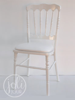 Location Chaises Napoleon Iii Blanches En Bois Joli Jour